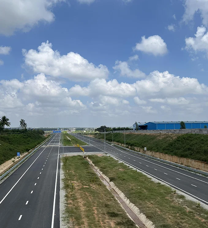 Nearest highway from vila